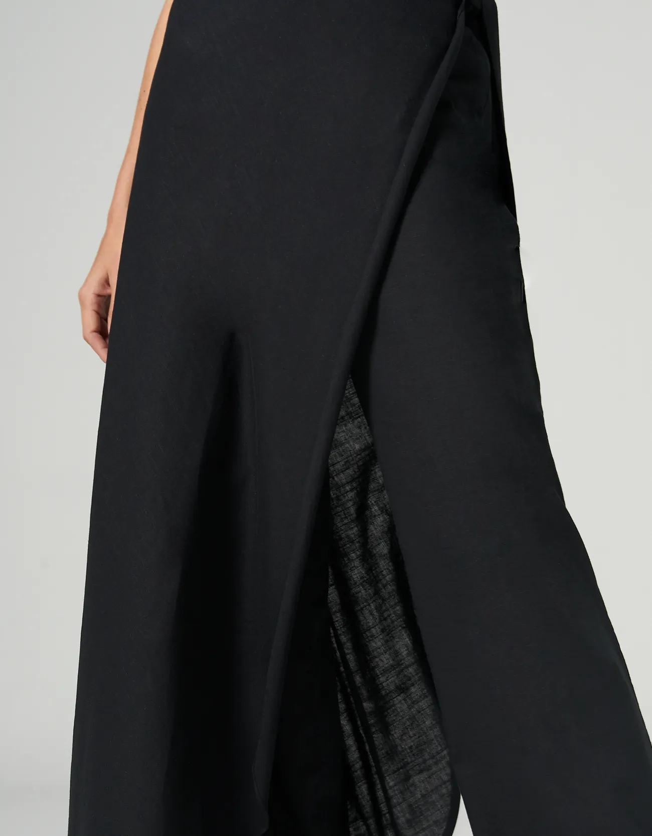 Black Linen Trouser With An Open Skirt Online UAE