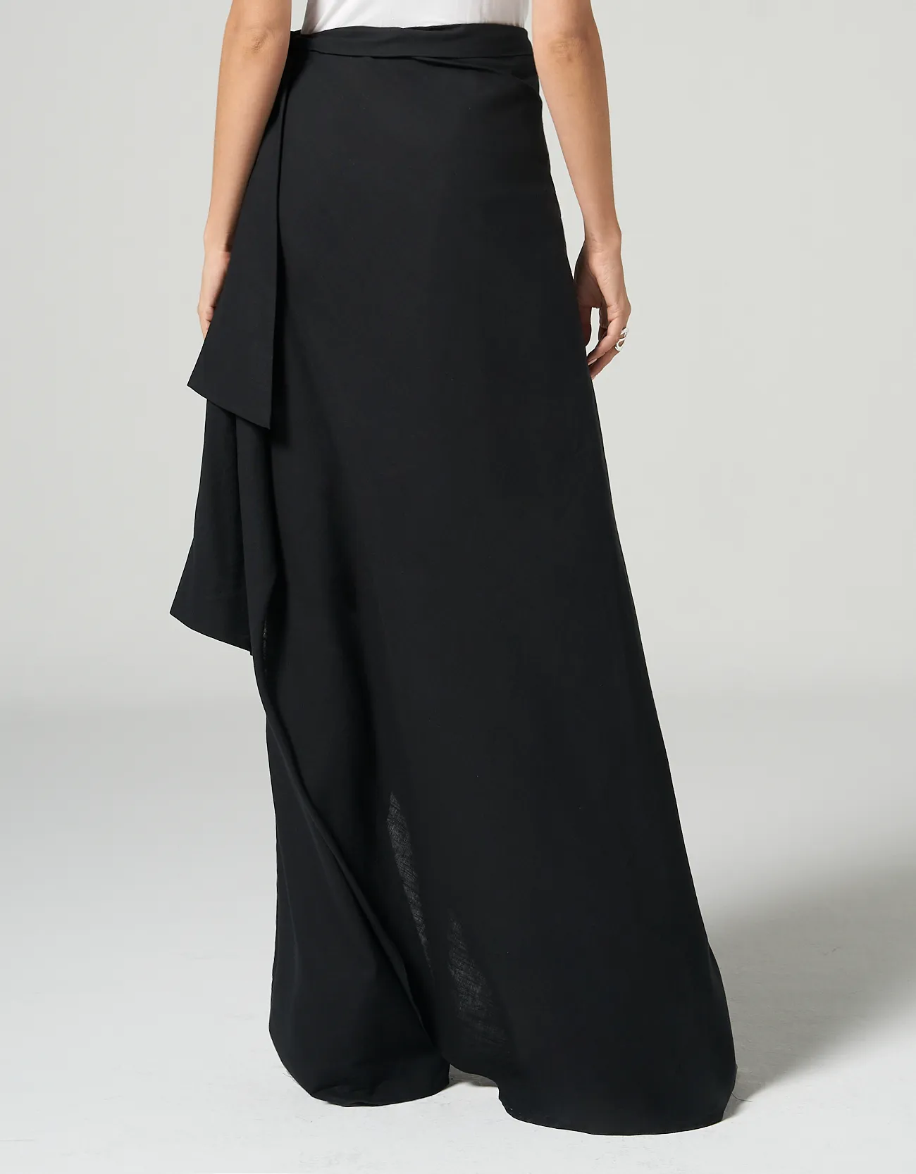 Black Linen Trouser With An Open Skirt Online UAE