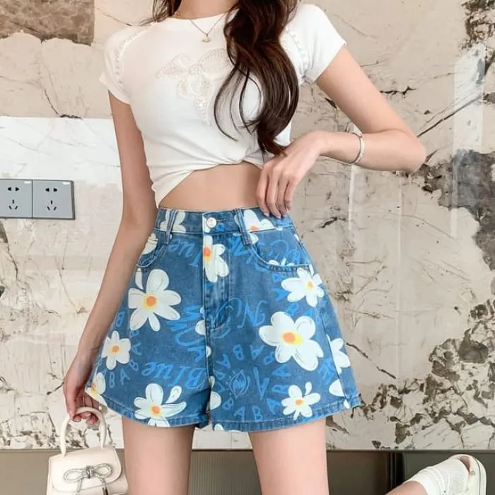 Daisy Print High Waistline Washed Denim Shorts