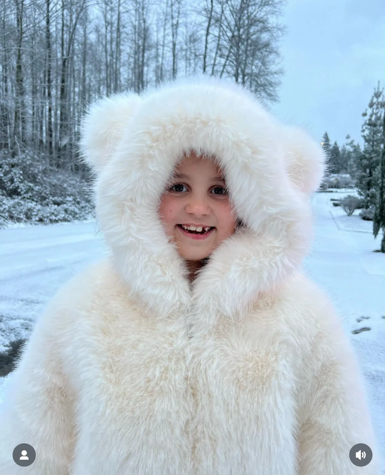 MI LOVES SIGNATURE SYNTHETIC Little Bear Bomber jacket in Ivory.